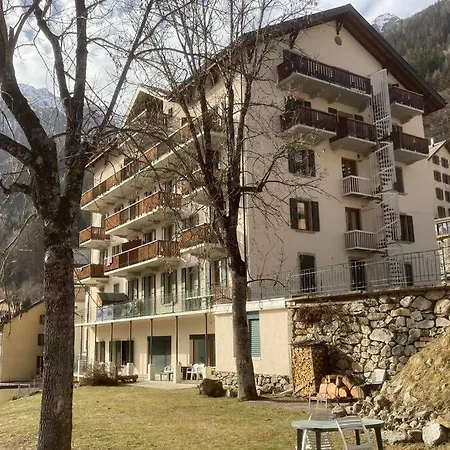 Bel 2.5 Pieces Avec Balcon, Magnifique Vue Sur Le Glacier Des Grands Apartamento Finhaut